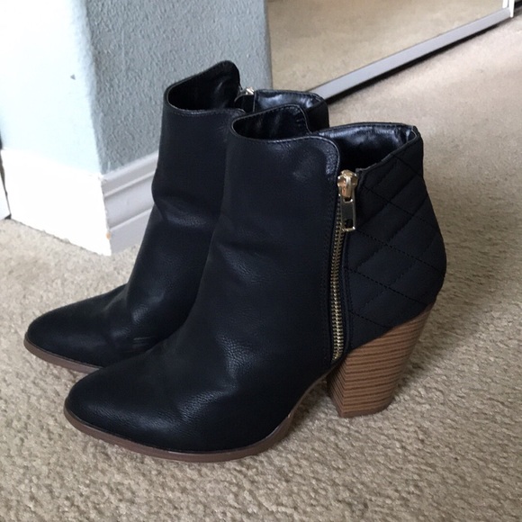 Black heeled booties - Picture 3 of 4